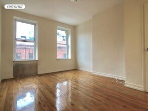 448 W 55th St in New York, NY - Building Photo - Building Photo