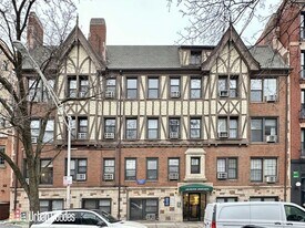 556 W Arlington Pl, Unit A07C in Chicago, IL - Building Photo