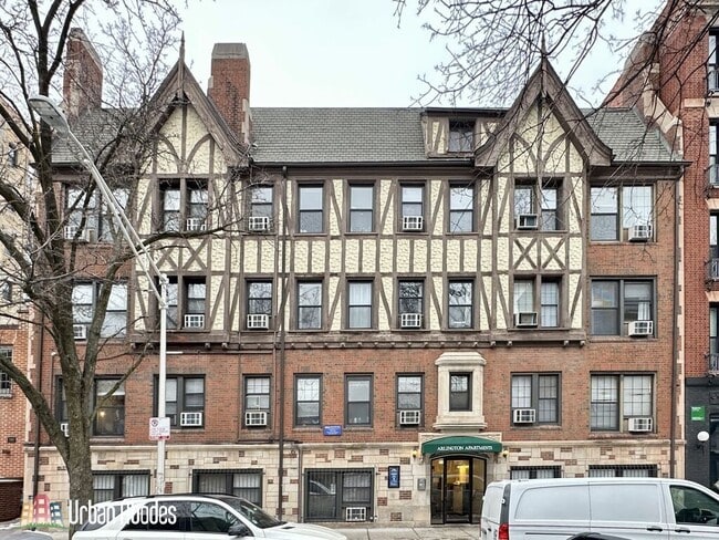 556 W Arlington Pl, Unit A07C