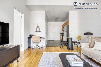 4-75-75 48th Ave, Unit FL8-ID764 in Queens, NY - Foto de edificio - Building Photo