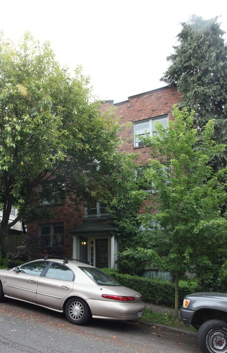 411 E Republican in Seattle, WA - Building Photo