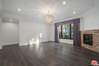 462 S Maple Dr-Unit -101A in Beverly Hills, CA - Building Photo - Building Photo
