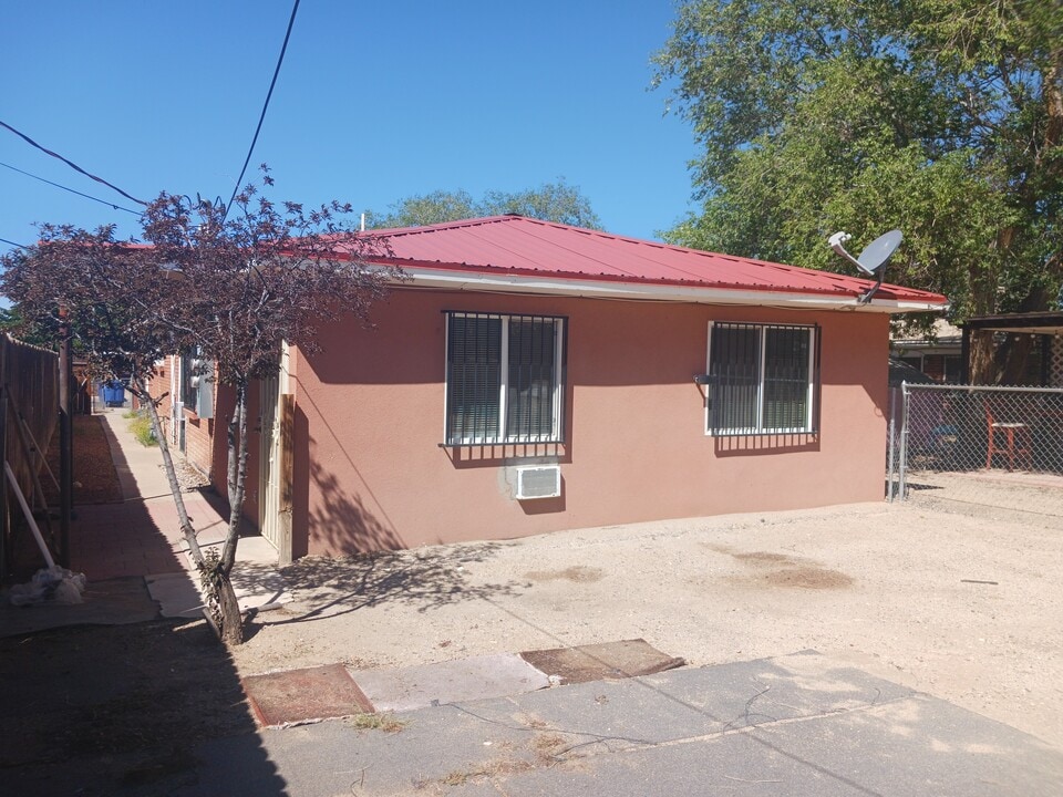 608 San Pablo St SE, Unit B in Albuquerque, NM - Foto de edificio
