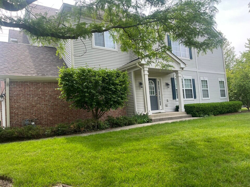 1775 Kelberg Ave in Hoffman Estates, IL - Building Photo