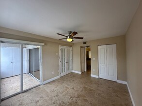 2851 N Oakland Forest Dr in Oakland Park, FL - Building Photo - Building Photo