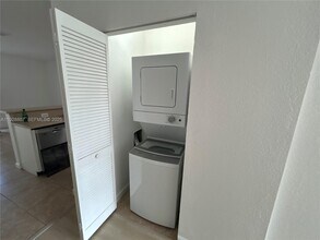 230 SE 29th Ave in Homestead, FL - Foto de edificio - Building Photo