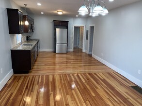8 Maxwell St in Taunton, MA - Building Photo - Building Photo
