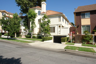 626 E Palm Ave in Burbank, CA - Building Photo - Building Photo