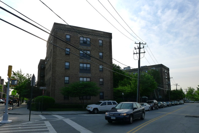 Gateway Apartments in Far Rockaway, NY - Foto de edificio - Building Photo