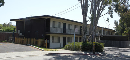 4040 Quigley St in Oakland, CA - Building Photo - Building Photo