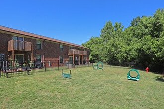 Willow Creek Apartments in Burlington, NC - Foto de edificio - Building Photo
