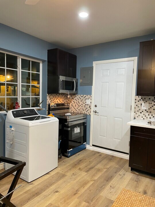 286 Twickenham Ave, Unit Studio in East Los Angeles, CA - Building Photo