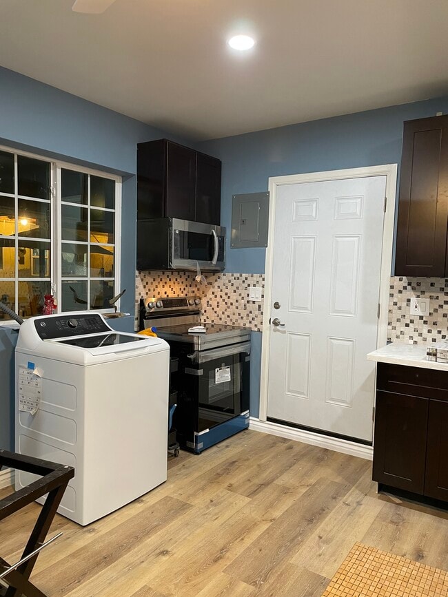 286 Twickenham Ave, Unit Studio