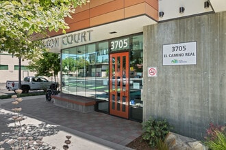 Wilton Court in Palo Alto, CA - Foto de edificio - Building Photo