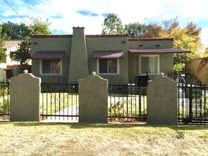 1968 El Molino Ave in Altadena, CA - Foto de edificio - Building Photo