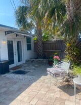 6389 2nd Ave N, Unit Pasadena Rear in St. Petersburg, FL - Building Photo