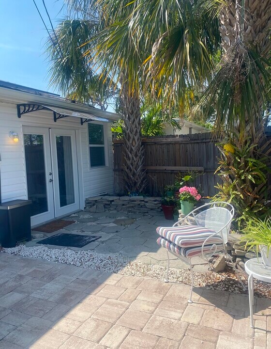 6389 2nd Ave N, Unit Pasadena Rear in St. Petersburg, FL - Building Photo