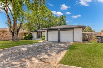 9611 Camrose Ct in Houston, TX - Building Photo - Building Photo