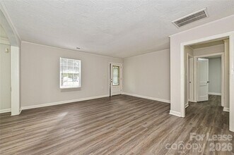 301 Seldon Dr in Charlotte, NC - Foto de edificio - Building Photo