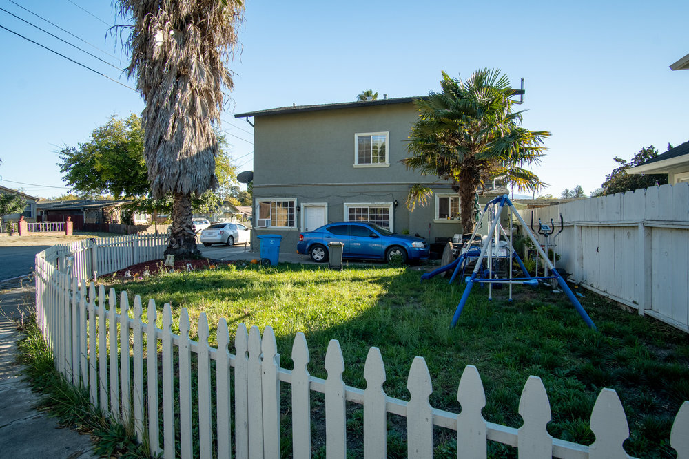 196 Locust Ave in Hollister, CA - Building Photo