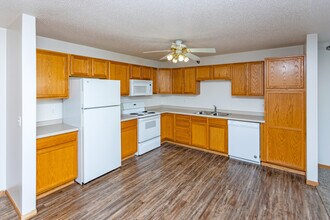 Central Park Apartments in Fargo, ND - Building Photo - Interior Photo
