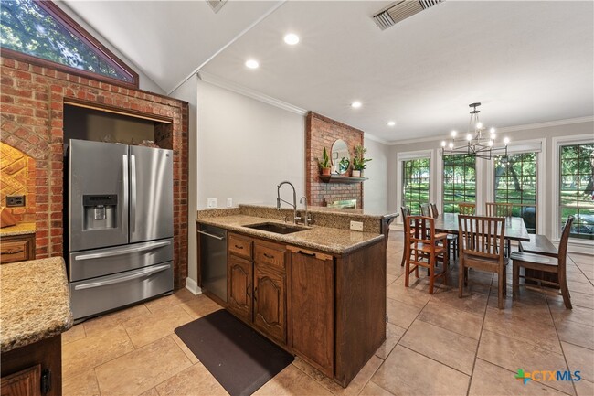 property at 1010 Brookhollow Cir