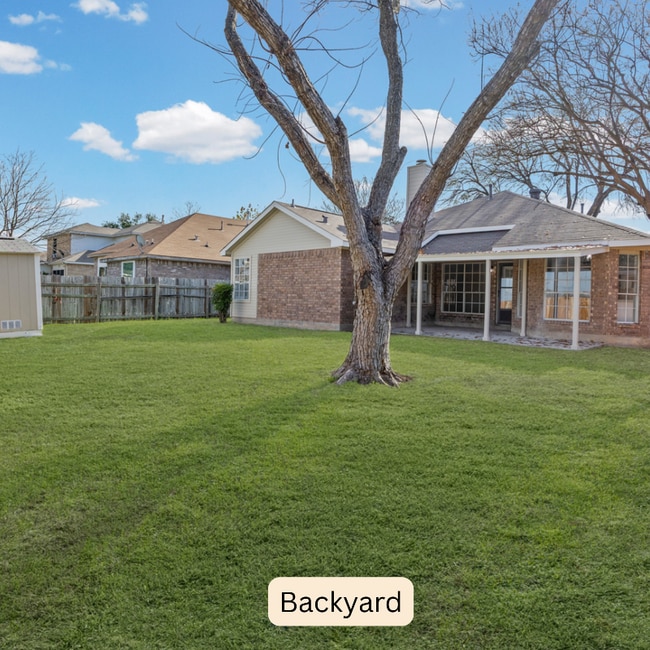 6416 Orange Blossom Way, Unit 1 in Austin, TX - Foto de edificio - Building Photo