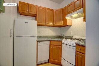 127 W 72nd St in New York, NY - Building Photo - Building Photo