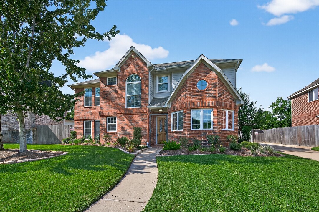 2483 Hodges Bend Cir in Sugar Land, TX - Foto de edificio