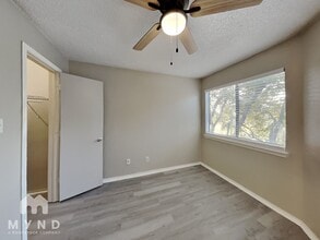 9823 Walnut St in Dallas, TX - Foto de edificio - Building Photo