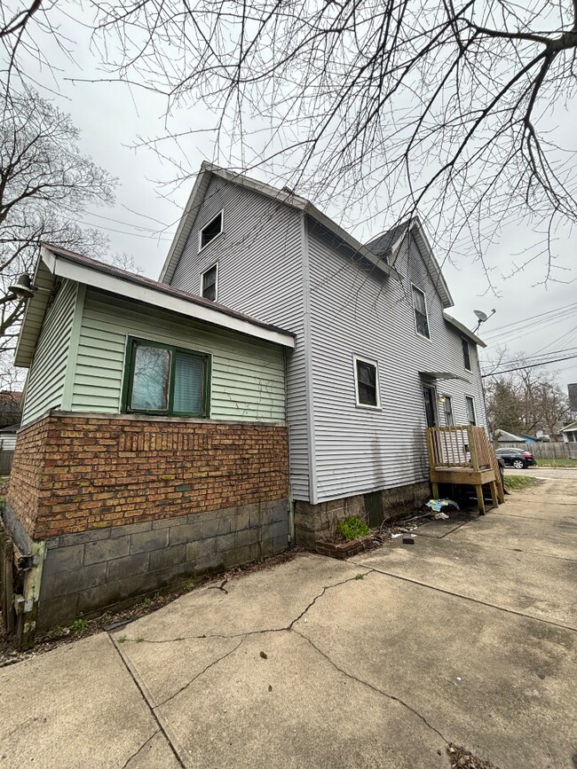 1332 James St in Kalamazoo, MI - Building Photo - Building Photo