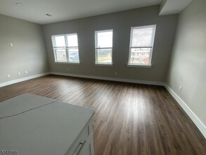 120 Elm St in Newark, NJ - Building Photo - Building Photo