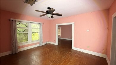 1501 S Columbia Dr in West Columbia, TX - Building Photo - Building Photo