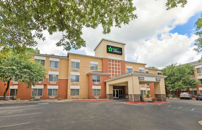Furnished Studio-Austin - Downtown - Town