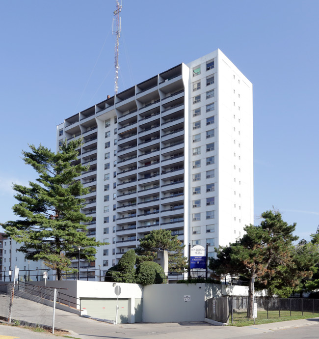 Ben Lomond Plaza in Hamilton, ON - Building Photo - Building Photo