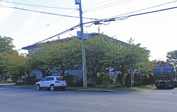 Windermere in White Rock, BC - Building Photo - Building Photo