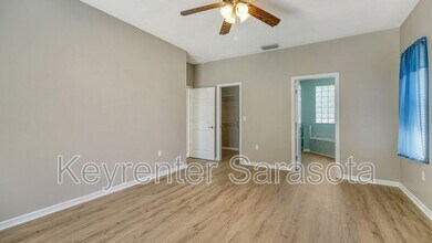 4010 Green Tree Ave in Sarasota, FL - Building Photo - Building Photo