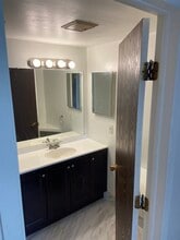 30052 W 12 Mile Rd, Unit 65 in Farmington Hills, MI - Building Photo - Building Photo