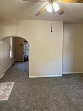 311 Oakland Ave, Unit 1st Floor Apt in Greensburg, PA - Building Photo - Building Photo