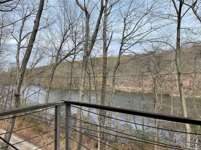 428 Harbor Rd in Cold Spring Harbor, NY - Building Photo - Building Photo