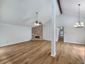 8534 Dawnridge Dr in Houston, TX - Building Photo - Building Photo