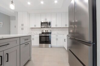 205 Yoakum Pky, Unit 516 in Alexandria, VA - Building Photo - Building Photo