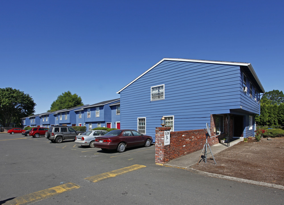 Liberty Townhouses in Independence, OR - Building Photo