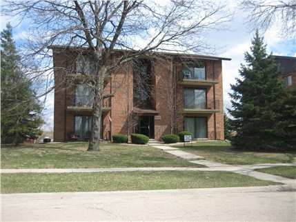 15421 Treetop Dr in Orland Park, IL - Building Photo