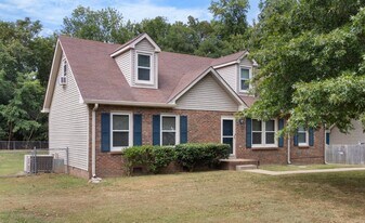334 Kelsey Dr in Clarksville, TN - Building Photo