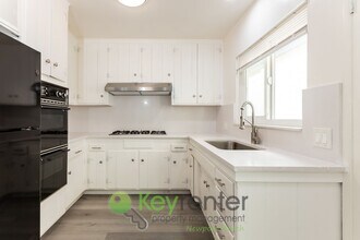110 Chiquita in San Clemente, CA - Building Photo - Building Photo