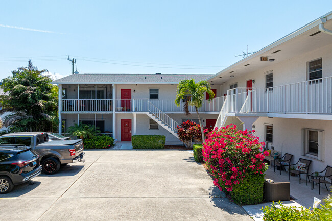 Rita Apts Iv Condos in Lake Worth, FL - Building Photo - Building Photo