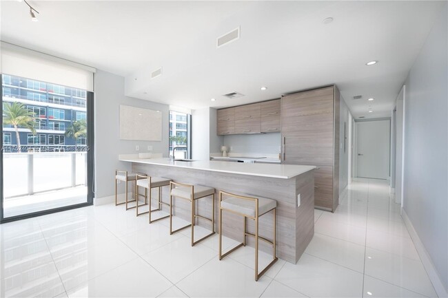 1300 S Miami Ave, Unit 1206 in Miami, FL - Building Photo - Building Photo