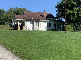 420 Lagonda Rd in Washington, PA - Building Photo