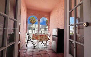 756 Meridian Ave, Unit 10 in Miami Beach, FL - Foto de edificio - Building Photo